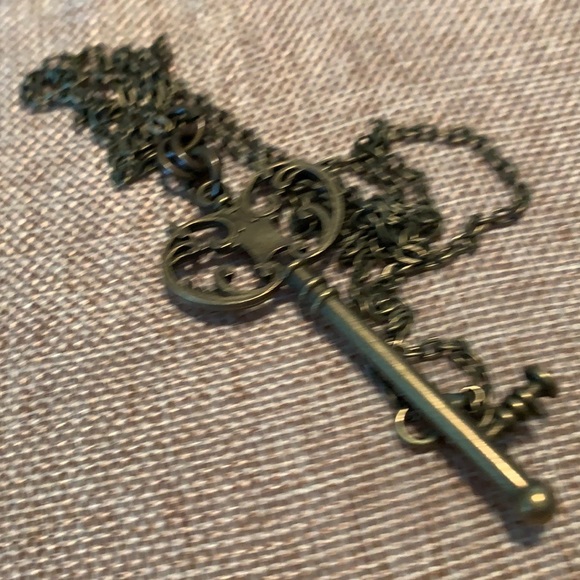 Skeleton key Pendant Necklace 30” Chain New - Picture 3 of 8